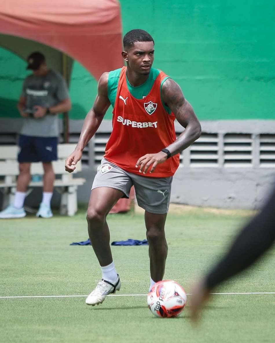 Loiola em treino do profissional do Fluminense (Foto: Marcelo Gonçalves/Fluminense)