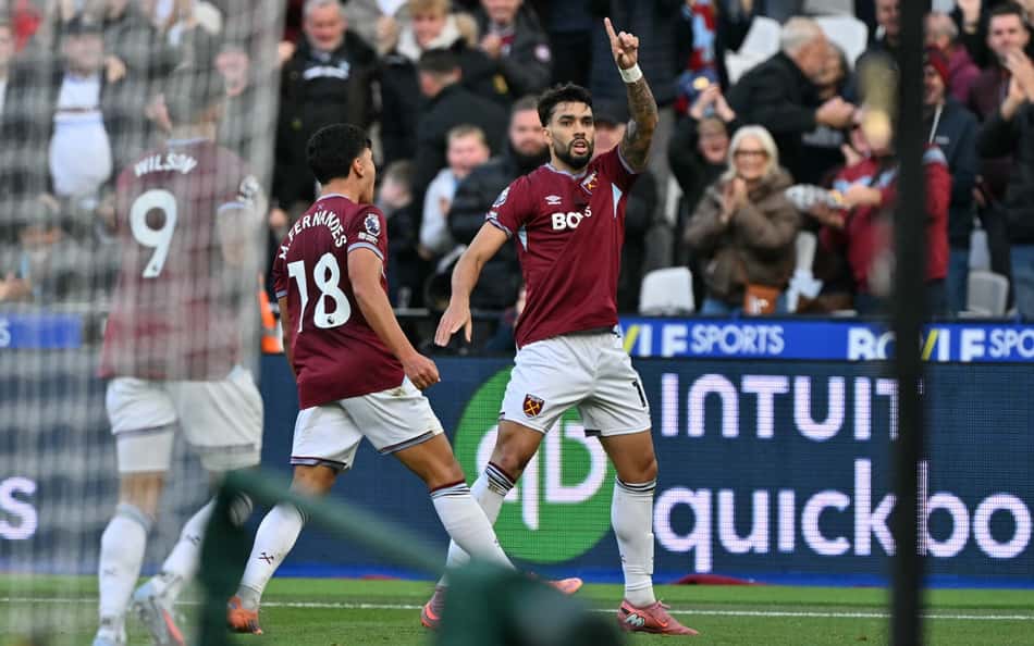 Lucas Paquetá comemora gol marcado pelo West Ham sobre o Newcastle