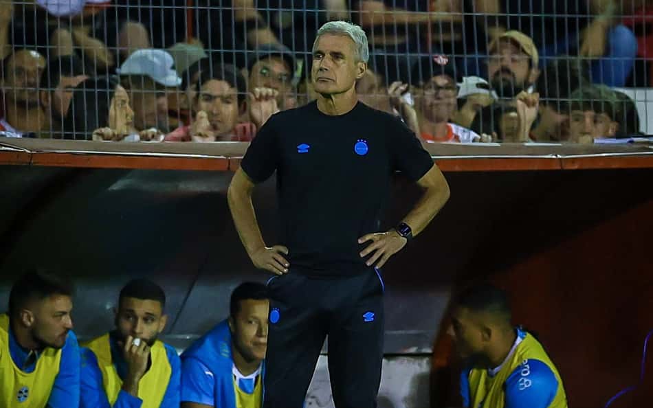 Luís Castro despista sobre o Gre-Nal após vitória do time reserva do Grêmio