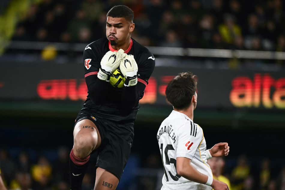 Luiz Júnior em ação pelo Villarreal contra o Real Madrid, pela La Liga