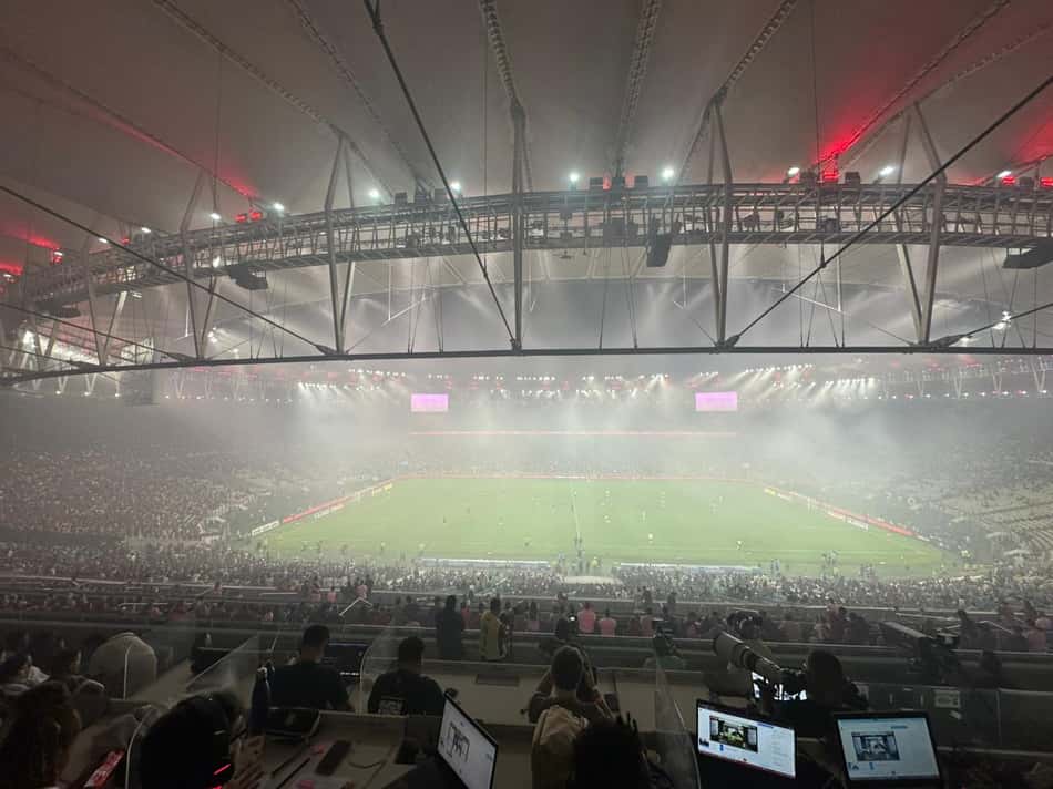 Maracanã Flamengo Vasco fumaça