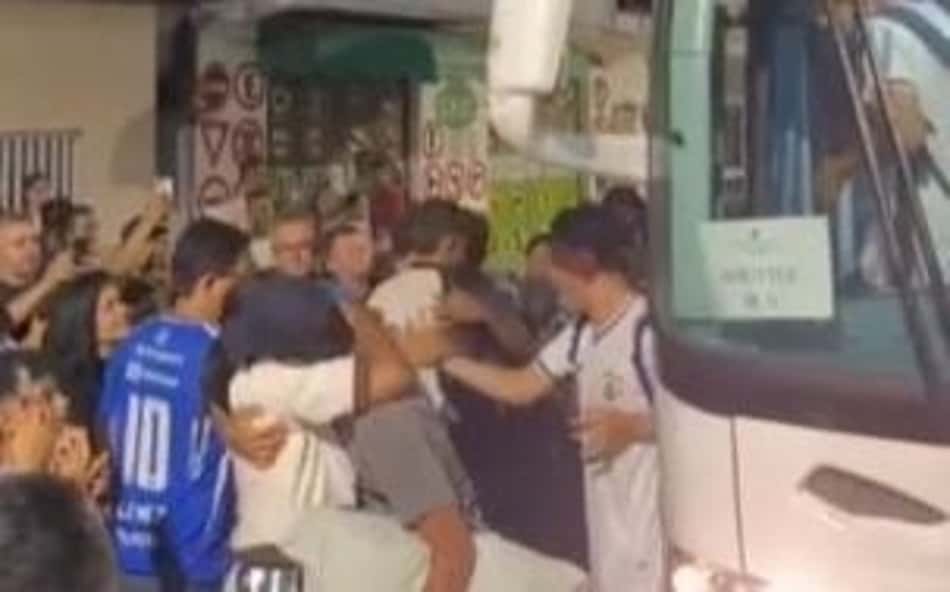 Ônibus do Águia de Marabá chega ao Pará após acidente com vítima. (Foto: Reprodução/ Internet)