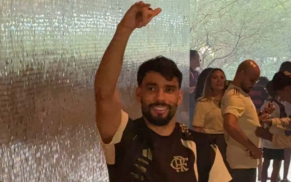 Flamengo chega a Brasília para Supercopa com festa da torcida