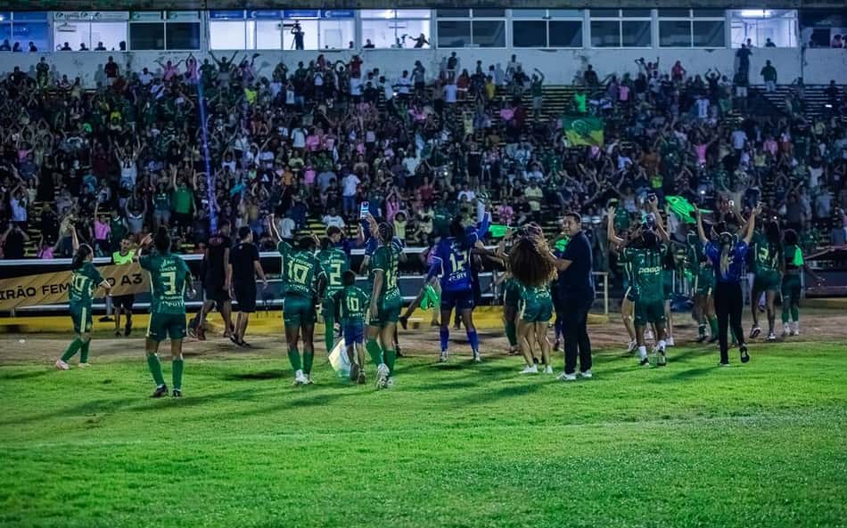 Torcida e time do Atletico-PI comemoram títulos brasileiros da Série A3. (Foto: Lucas Batista)