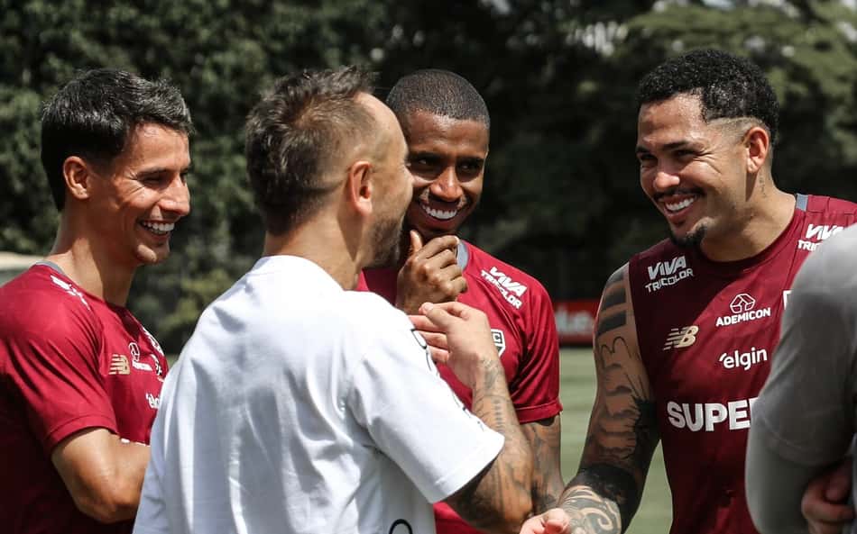 Rafinha nega 'terra arrasada' no São Paulo e revela acordo com o elenco