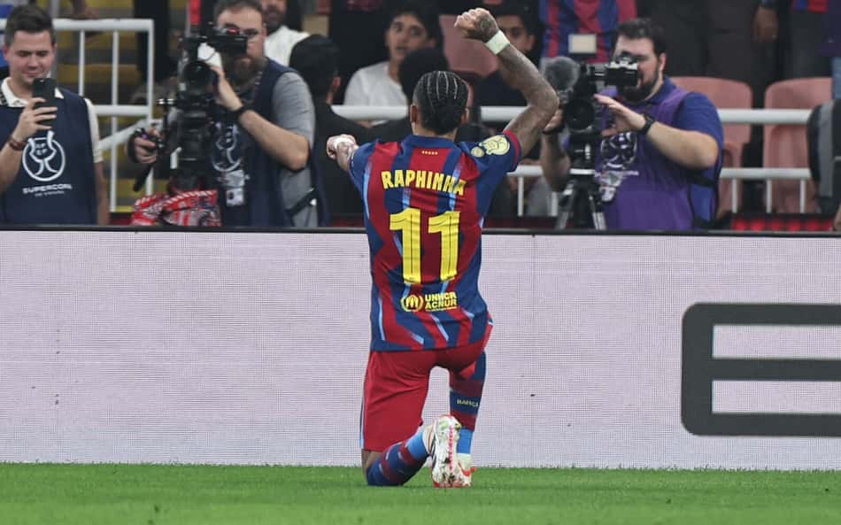 Raphinha pode superar lenda e se tornar o 2º maior artilheiro do Barcelona em Supercopas