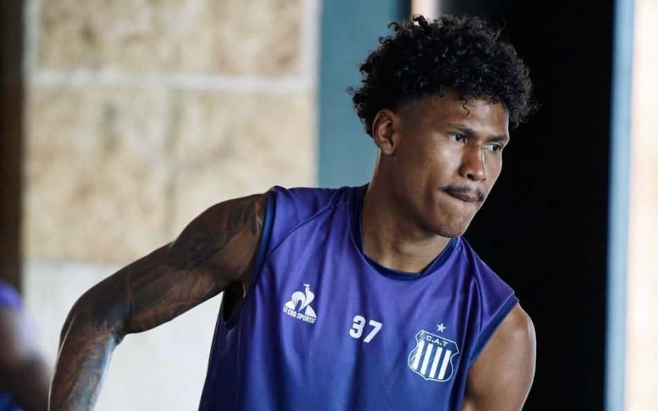 Rick Jhonatan em ação pelo Talleres (Foto: Divulgação/Talleres)