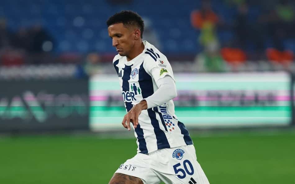 Zagueiro brasileiro mira primeira vitória com time da Turquia