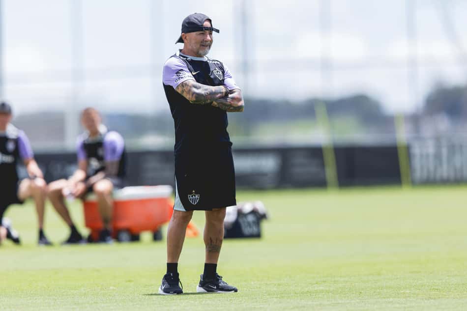 Sampaoli durante treinamento na cidade do Galo (Foto: Pedro Souza / Atlético-MG)