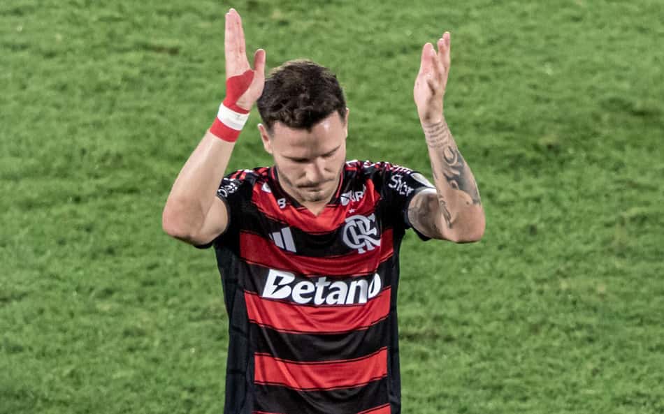 Saúl Ñiguez gesticula durante jogo entre Flamengo e Estudiantes pela Libertadores (Foto: Maga Jr / Agência F8 / Gazeta Press)
