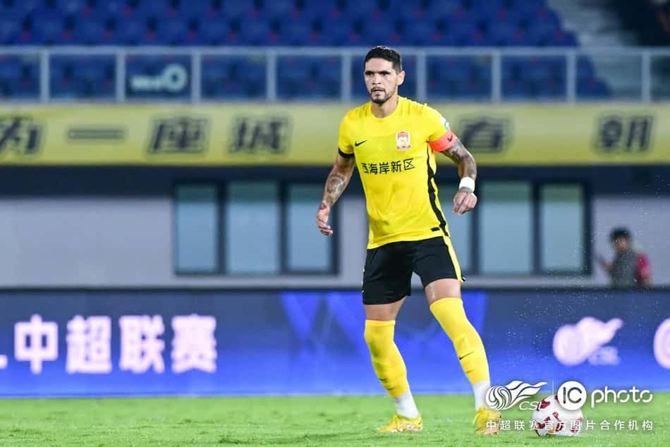 Riccieli em ação no futebol chinês (Foto: redes sociais)