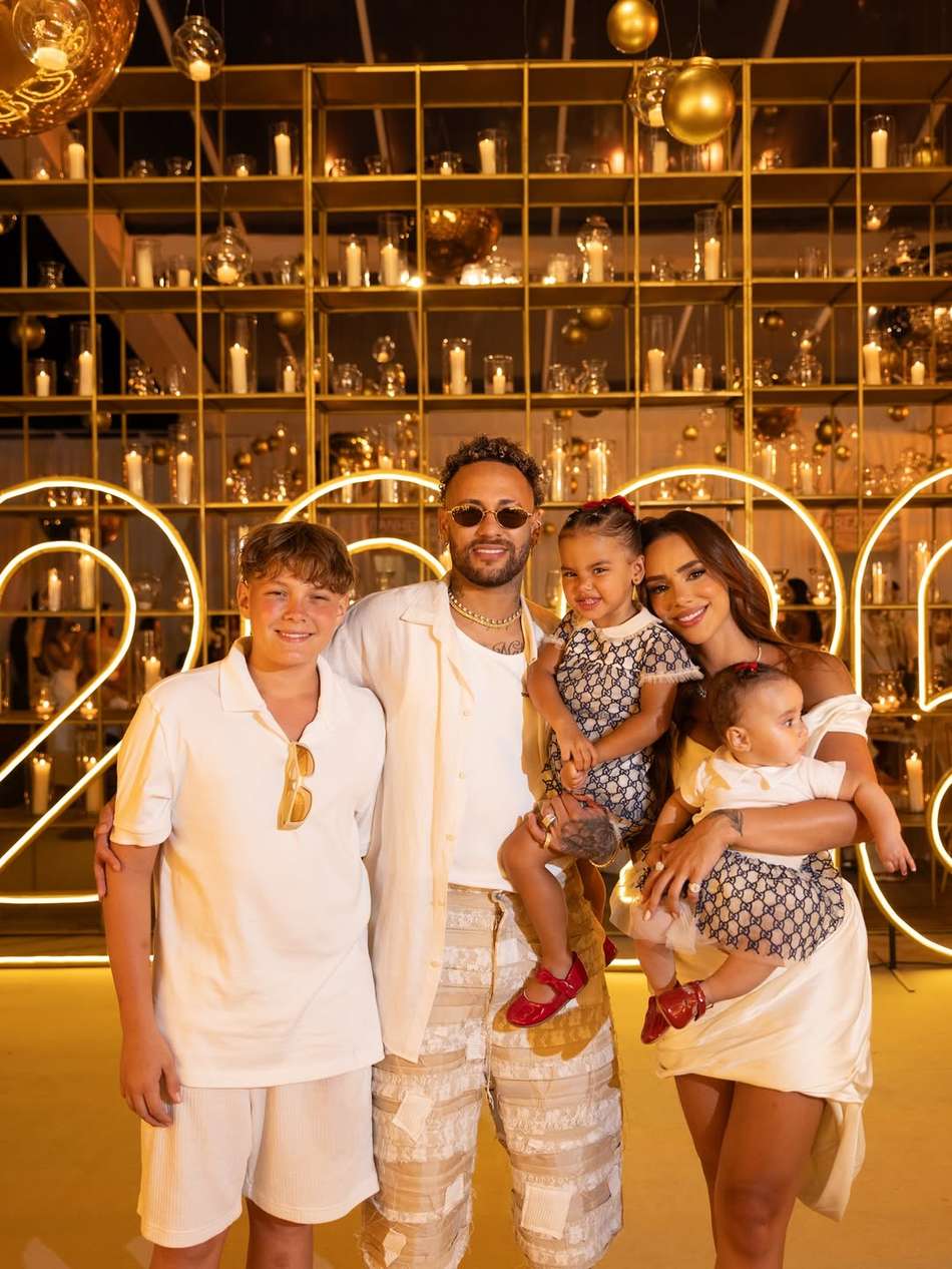 Neymar comemora a chegada de 2026 ao lado da sua família, em Mangaratiba (RJ). (Foto: Divulgação/ Instagram)