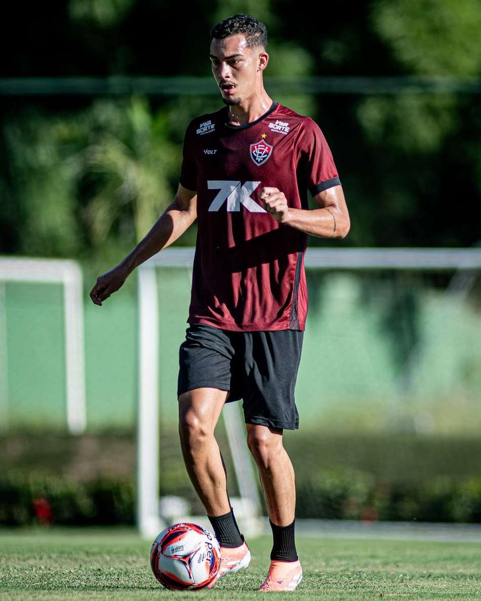 Diogo Silva, ex-Palmeiras, é o novo reforço do Vitória em 2026 (Foto: Victor Ferreira / EC Vitória)