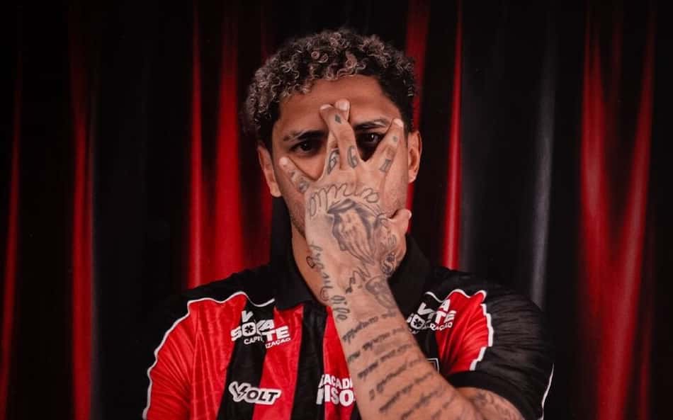 Vitória anuncia contratação de atacante que estava na China