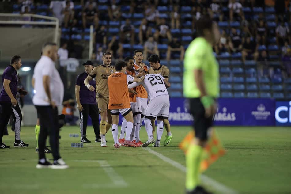 Partida entre Tirol e Ceará, pelo Campeonato Cearense (Foto: Baggio Rodrigues/Agif/Gazeta Press)