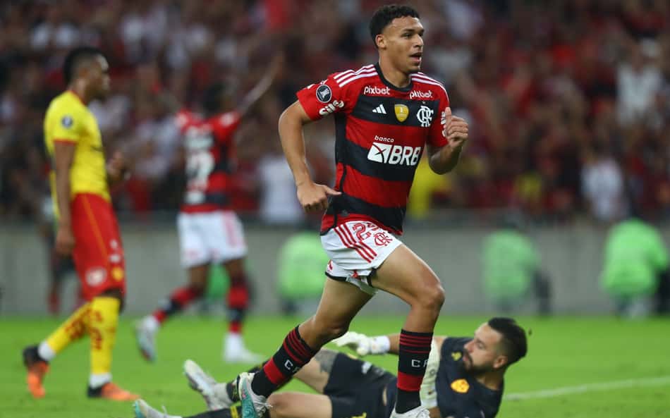 Atlético-MG acerta a contratação do volante Victor Hugo, ex Flamengo e Santos