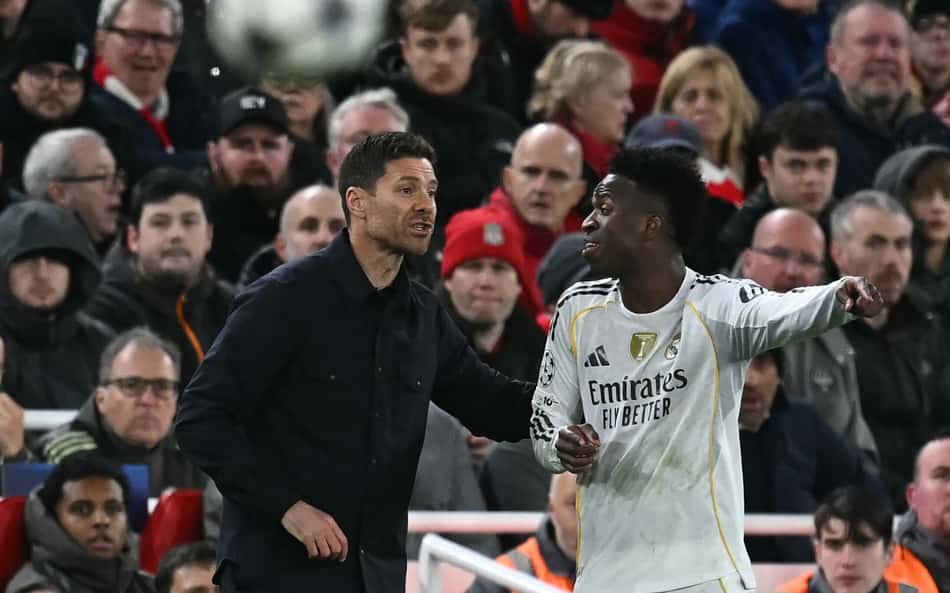 Vini Jr, Militão e mais: Imprensa destaca silêncio de astros do Real Madrid após saída de Xabi Alonso