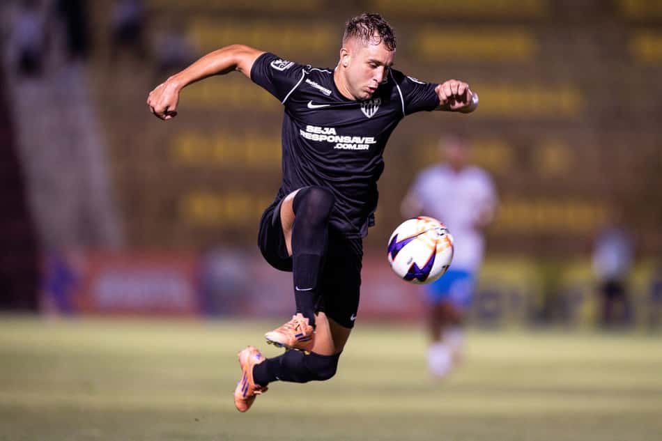Vitor Gabriel, autor de um gol e uma assistência na partida (Foto: Victor Froes/Gazeta Press) 