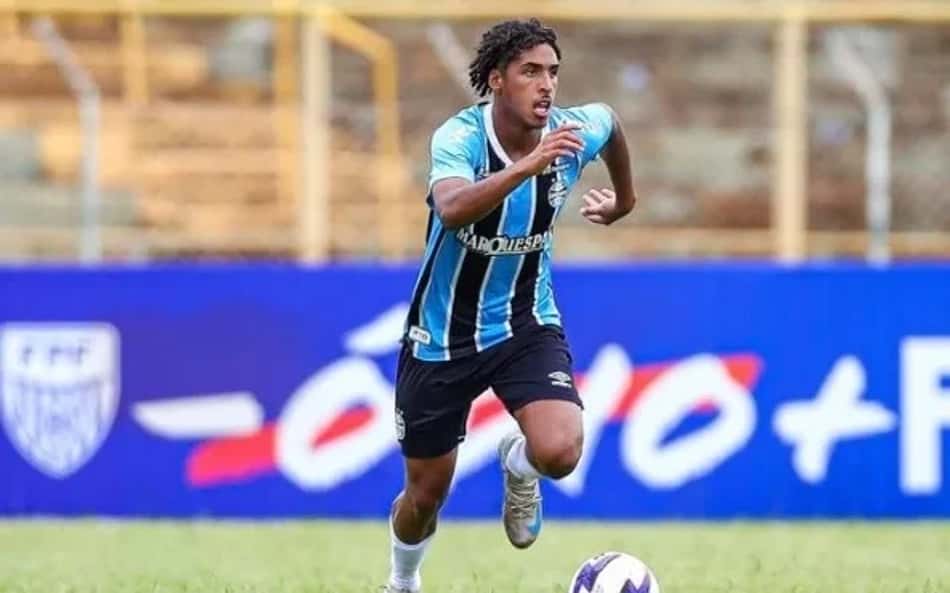 Garoto da base é chamado nas férias para a lateral direita do Grêmio