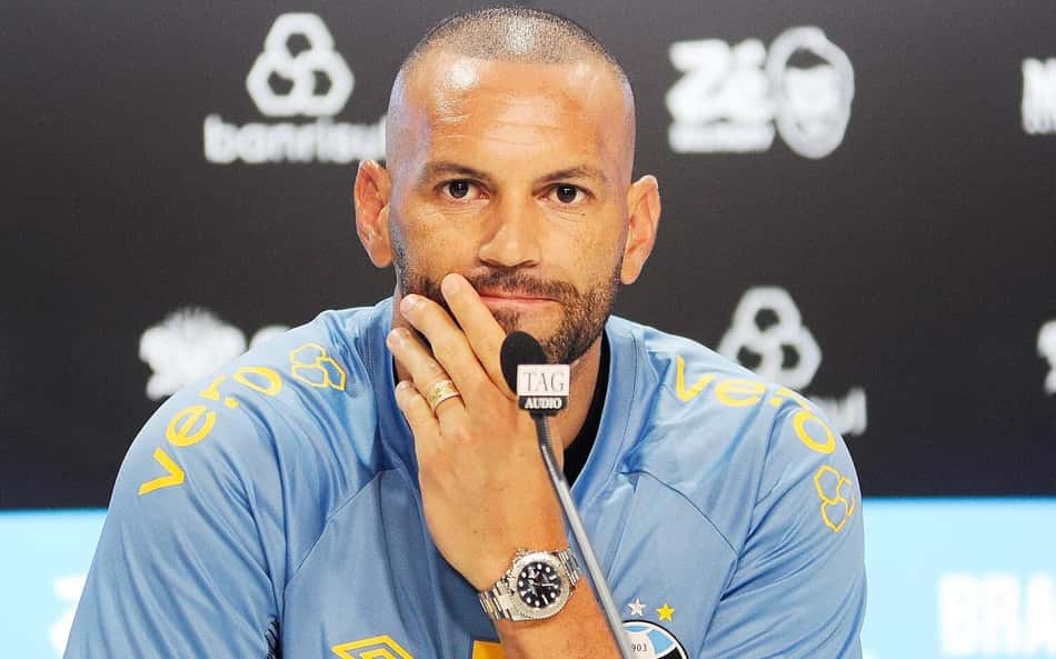 Weverton em coletiva de apresentação pelo Grêmio