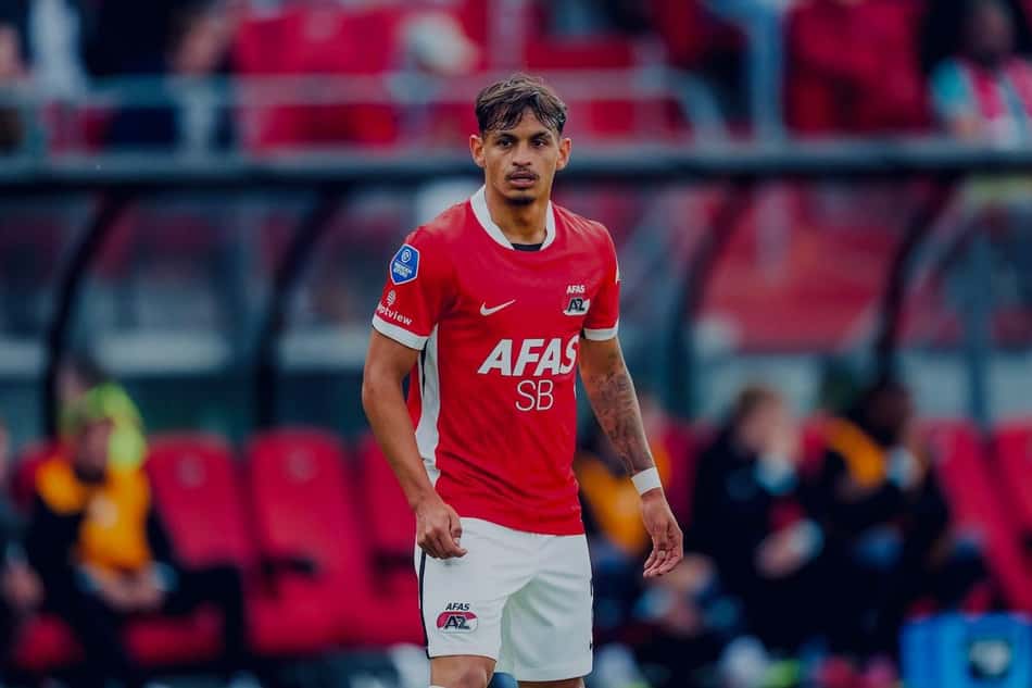 Santos vendeu o atacante Weslley Patati em setembro de 2024. (Fotos: Divulgação / AZ Alkmaar)