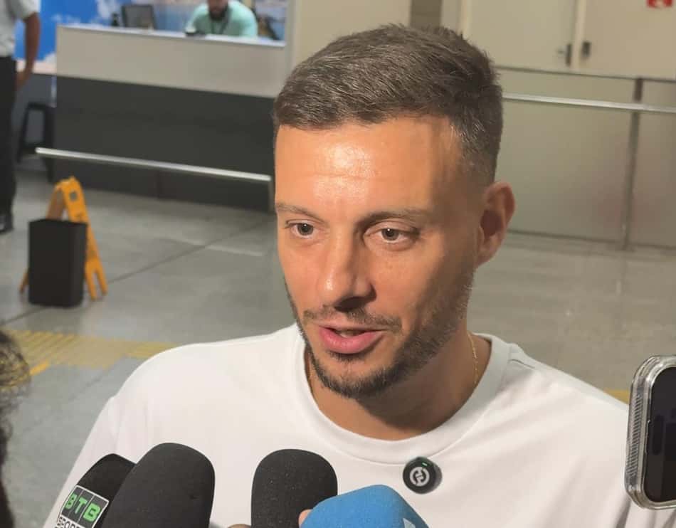 Martín Anselmi chegou ao Rio de Janeiro para assumir o Botafogo (Foto: Lucas Borges/Lance!)