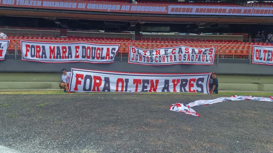 Protesto da torcida do São Paulo no Morumbis (Foto: Reprodução)