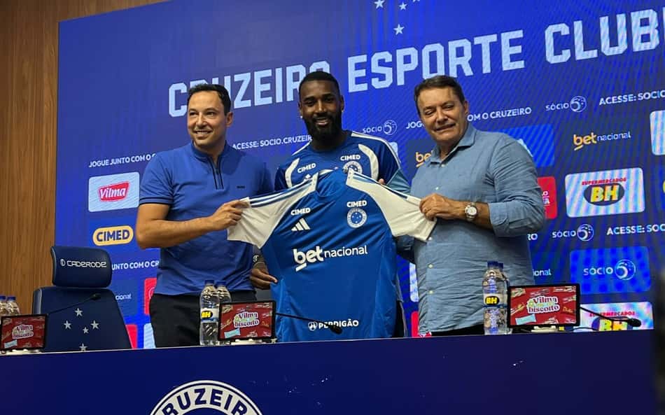 Gerson é apresentado no Cruzeiro (Foto: Eduardo Statuti/Lance!)