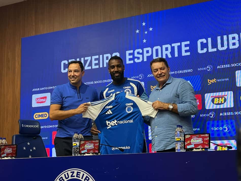 Gerson é apresentado no Cruzeiro (Foto: Eduardo Statuti/Lance!)