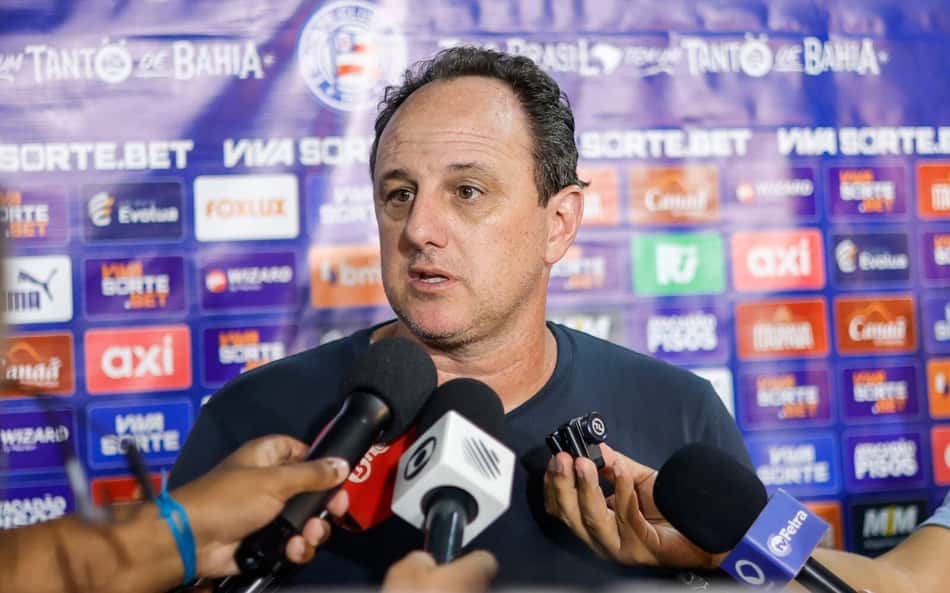 Rogério Ceni em entrevista coletiva depois de triunfo do Bahia no Campeonato Baiano (Foto: Rafael Rodrigues / EC Bahia)