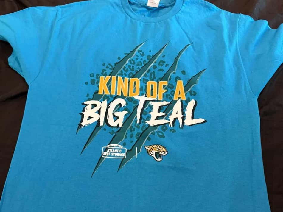Camisa do time da NFL Jacksonville Jaguars, que Henrique Marques ganhou em sorteio (Foto: Acervo pessoal de Henrique)