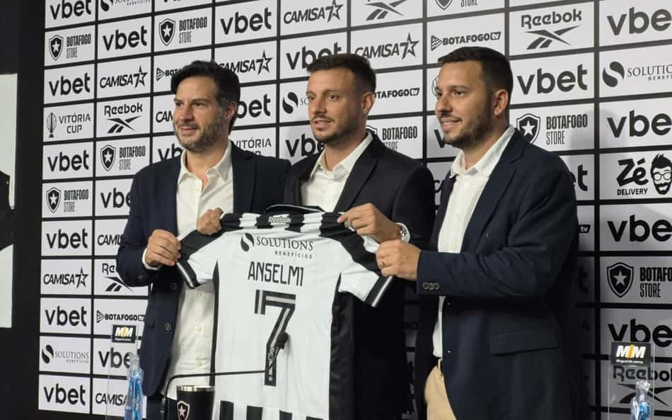 Martin Anselmi é apresentado como novo técnico do Botafogo: 'Muita energia para trabalhar'