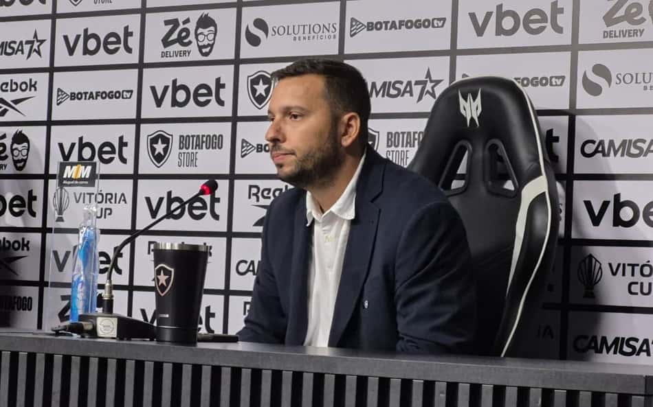 Alessandro Brito explica situação do Botafogo com transfer ban: 'Não é tão simples'