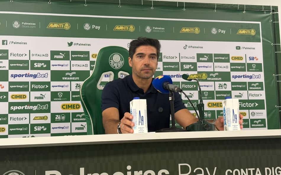 Abel comenta futuro de Veiga no Palmeiras e usa saída de Weverton como alerta