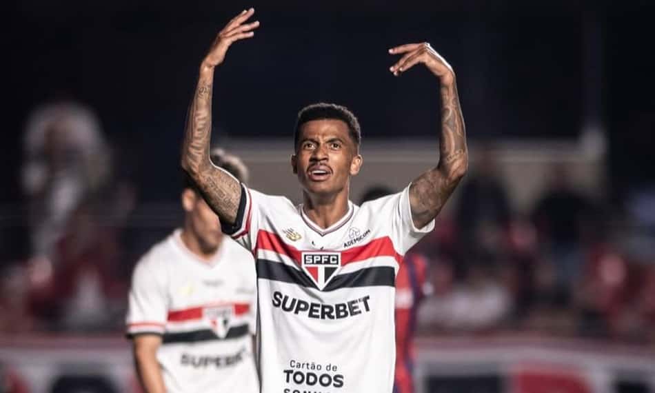 Marcos Antônio assina novo contrato com o Tricolor (Foto: Instagram Marcos Antônio)