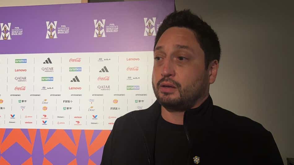 Arthur Elias em entrevista ao Lance!. (Foto: Giselly Corrêa/Lance!)