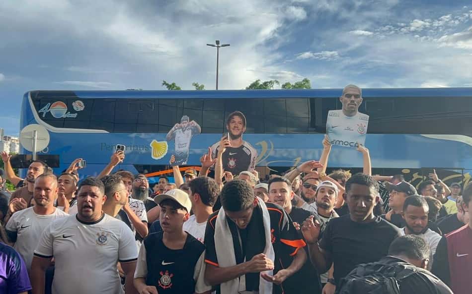 Corinthians desembarca em Brasília com festa da Fiel para Supercopa Rei