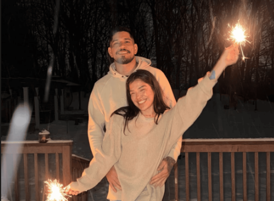 Alex Poatan com a agora ex-namorada, Tracy Cortez, no Ano Novo (Foto: Reprodução/Instagram)