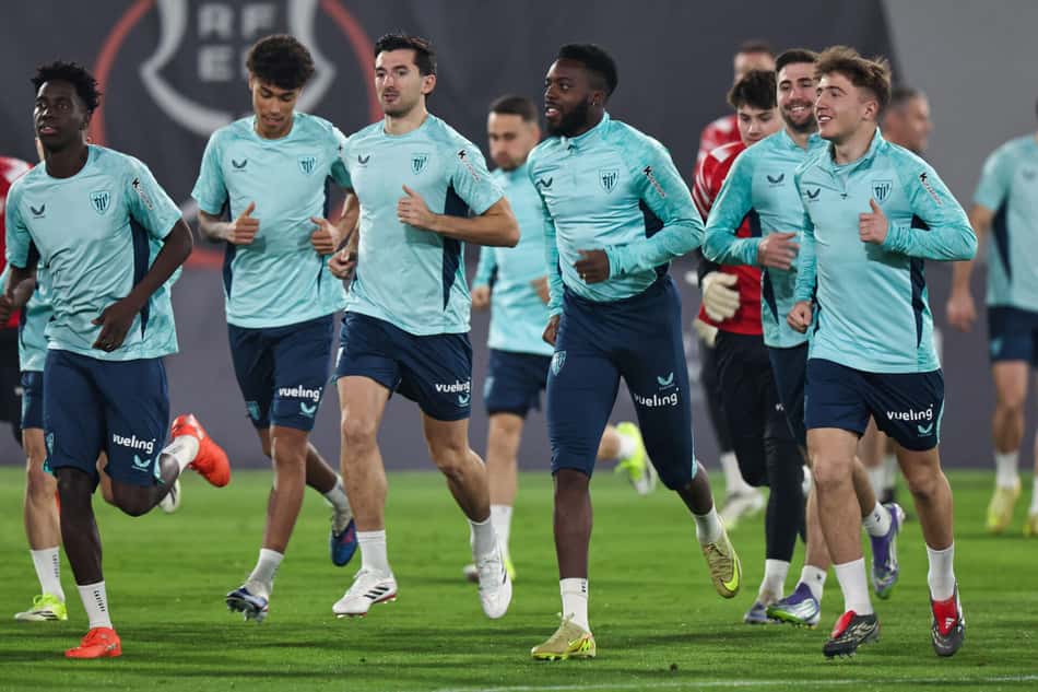 FBL-KSA-ESP-SUPERCUP-BARCELONA-ATHLETIC BILBAO-TRAINING Jogadores do Athletic Bilbao participam de treino antes da partida da Supercopa da Espanha contra o Barcelona, em Jidá, no dia 6 de janeiro de 2026 (Foto: Fadel Senna/AFP)