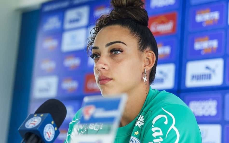 Goleira Yanne concede entrevista no Bahia. (Foto: Letícia Martins/Bahia EC)