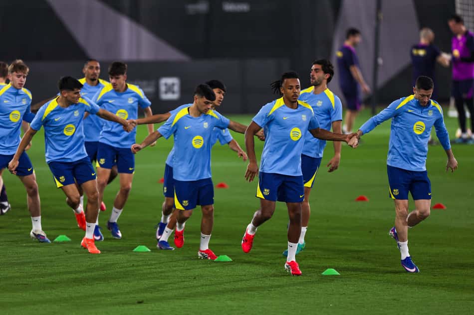 Jogadores do Barcelona participam de treino antes da partida da Supercopa da Espanha contra o Athletic Bilbao, em Jidá, no dia 6 de janeiro de 2026 (Foto: Fadel Senna/AFP)