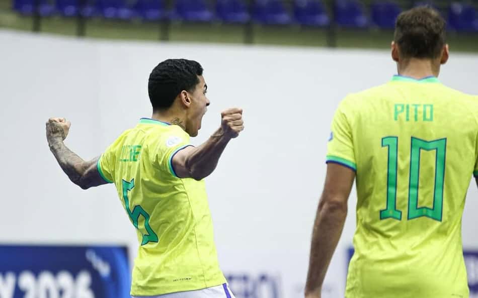 Cleber comemora gol em Brasil x Chile pela Copa América de futsal (Foto: Staff Images / CB)