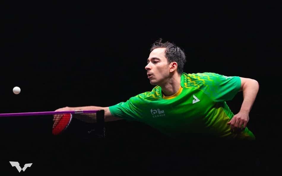 Hugo Calderano durante a estreia no WTT Champions de Doha