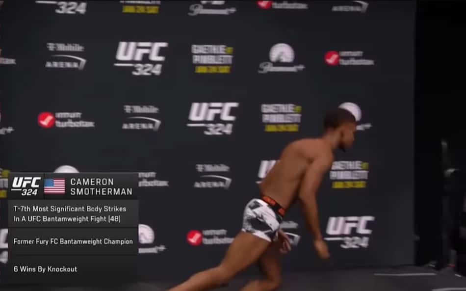 Cameron Smotherman em pesagem do UFC 324 (Foto: Reprodução/UFC)