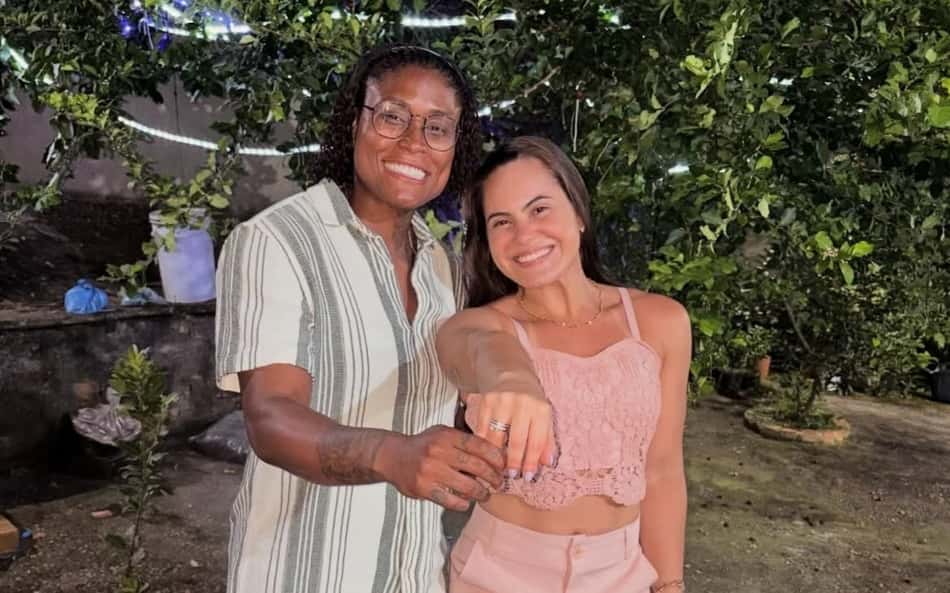Carla Santos e Gabi Dutra anunciam noivado (Foto: Reprodução/ Instagram)