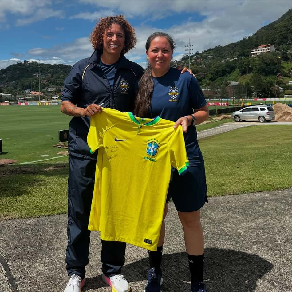Denise Fernandes e Cristiane na Granja Comary. (Foto: Reprodução/redes sociais)