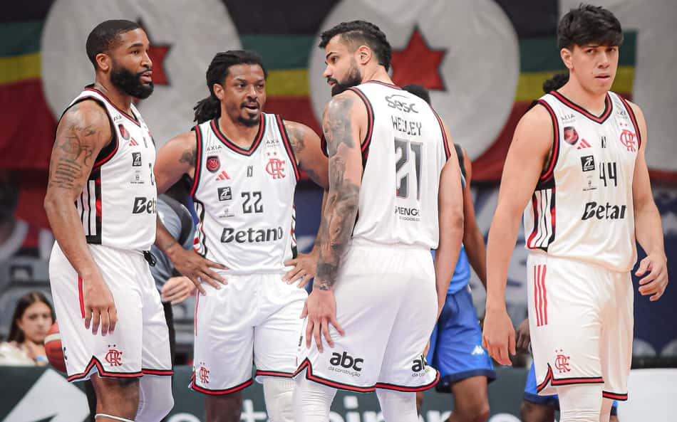Veja lances da vitória do Minas Tênis Clube sobre o Flamengo na semifinal do Super 8