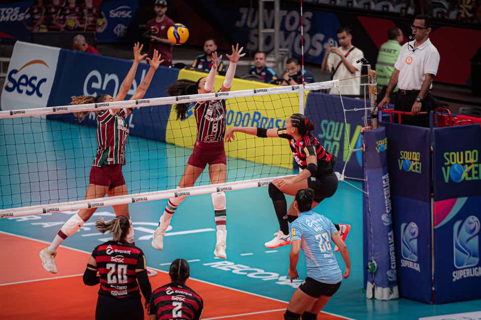 Fluminense supera Flamengo por 3 sets a 2 na Superliga Feminina (Foto: Paula Reis / Flamengo)