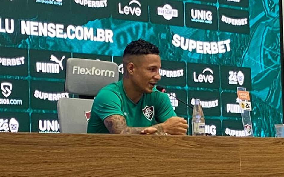 Arana elogia Fluminense e abre portas para Hulk: 'Poderia assinar um pré-contrato'