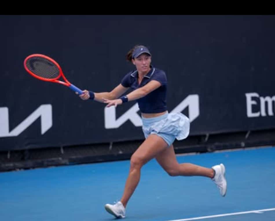 A brasileira Luisa Stefani em ação no Australian Open (Reprodução)